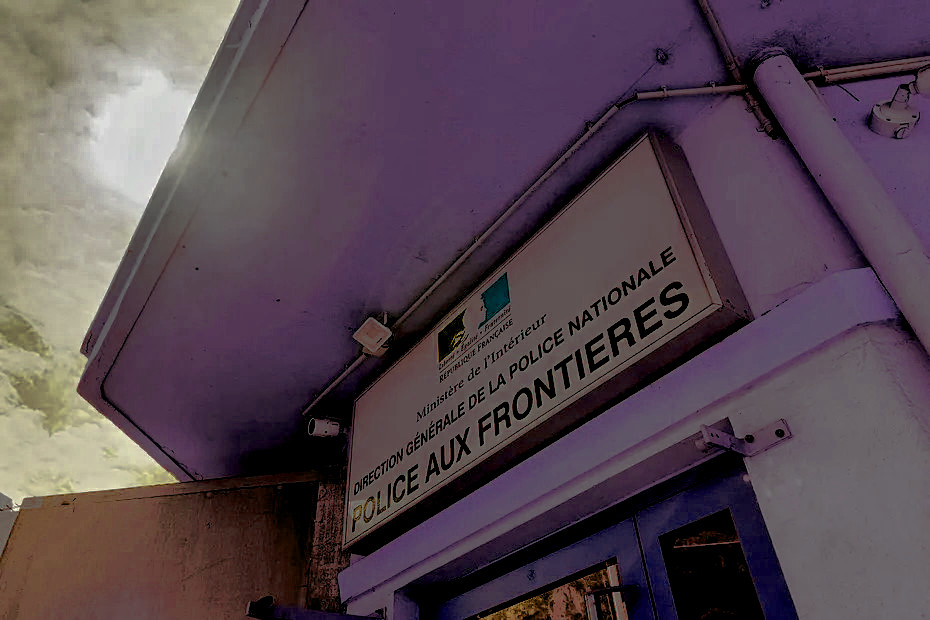 Cartello della Police Aux Frontieres in Mentone - Novita dal confine agosto 2026